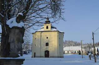 Kostel na návsi v Mirošově
